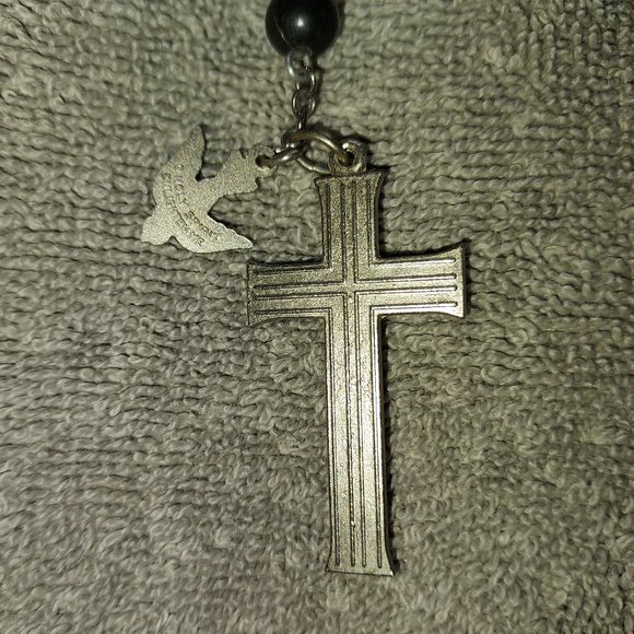 Black beaded rosary with  "Holy spirit enlighten me" Dove - Picture 5 of 6
